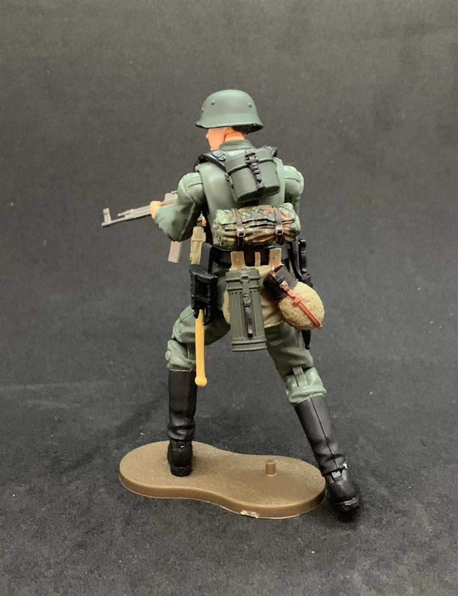Details about   1:18 Ultimate Soldier WWII German Wehrmacht Infantry MP44 Gunner Figure 3 3/4" 