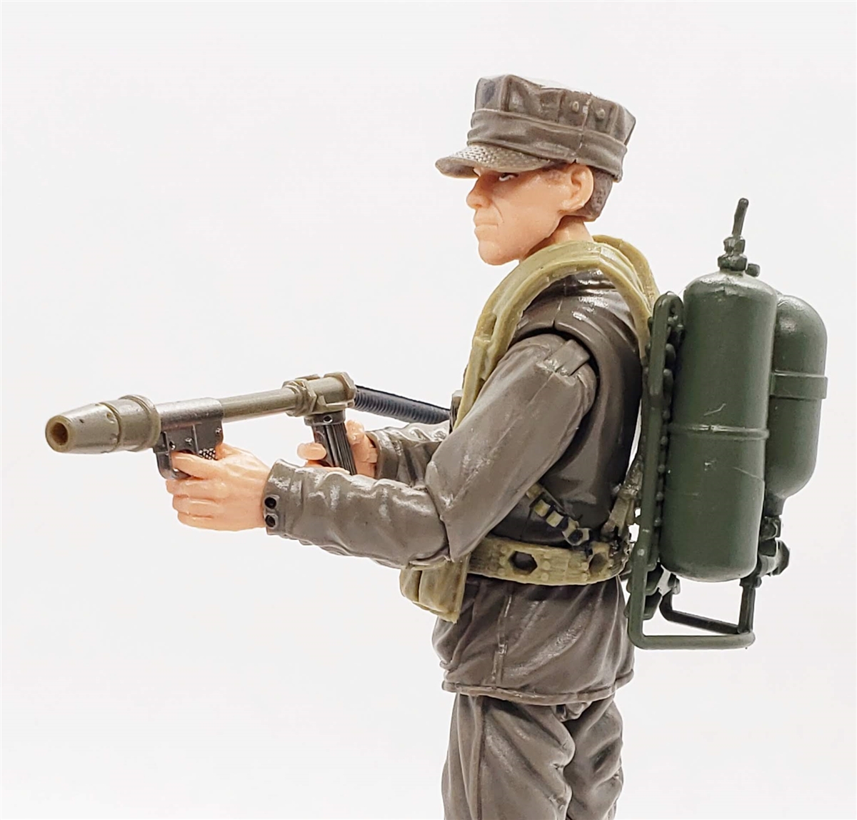 1/6 WWII German Flame Thrower Fm.W 41   from 4 in 1 Fallschirmjager Max figure 